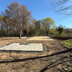 Tischtennisplatz und Beachvolleyballfeld