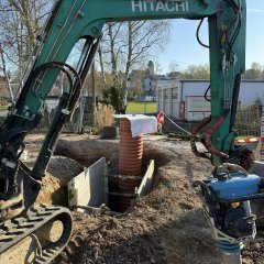 Tiefbauarbeiten vor dem Eingangsbereich