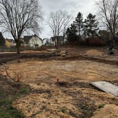 Vorarbeiten für den Spielplatz Vorarbeiten für den Spielplatz