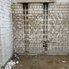 Bestandswand mit Ringankerergänzung