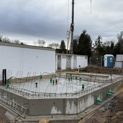 Mehrzweckraum Bewehrung für Bodenplatte vorbereitet