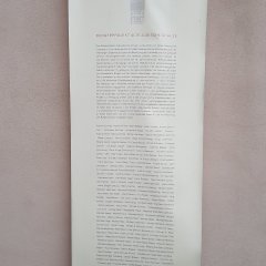 Informationsbanner an der alten jüdischen Schule