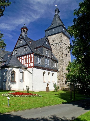 Ansicht der Hohenfeldkapelle mit Obertor