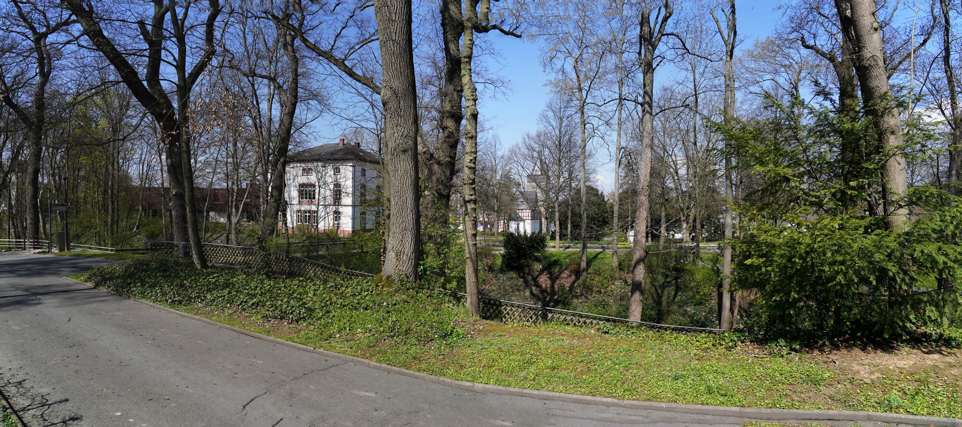 Blick aus dem Kurpark auf das Alte Rathaus