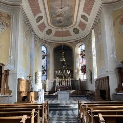 Innenansicht der katholischen Kirche St. Peter und Paul