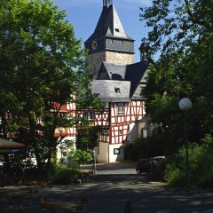 Blick auf den Obertorturm mit Hohenfeldkapelle