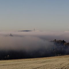 Blick über Schwickershausen hinweg in den Goldenen Grund